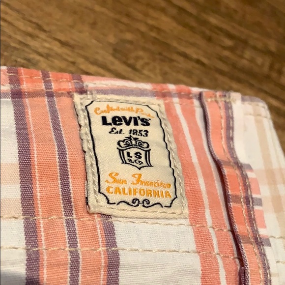 Levi’s plaid Shorts - Picture 7 of 11